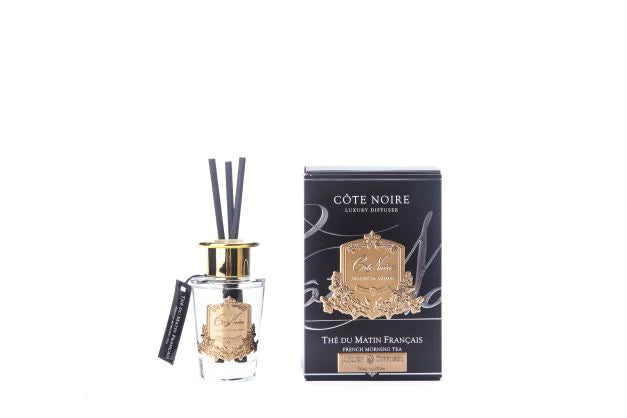 schwarze duftstaebchen im glas mit goldenem deckel und emblem. schwarze verpackung. french morning tea 90ml.
