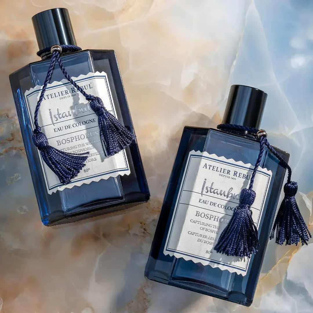 Atelier Rebul Bosphorus Eau de Cologne – ikonischer Flakon mit dunkelblauer Quaste
