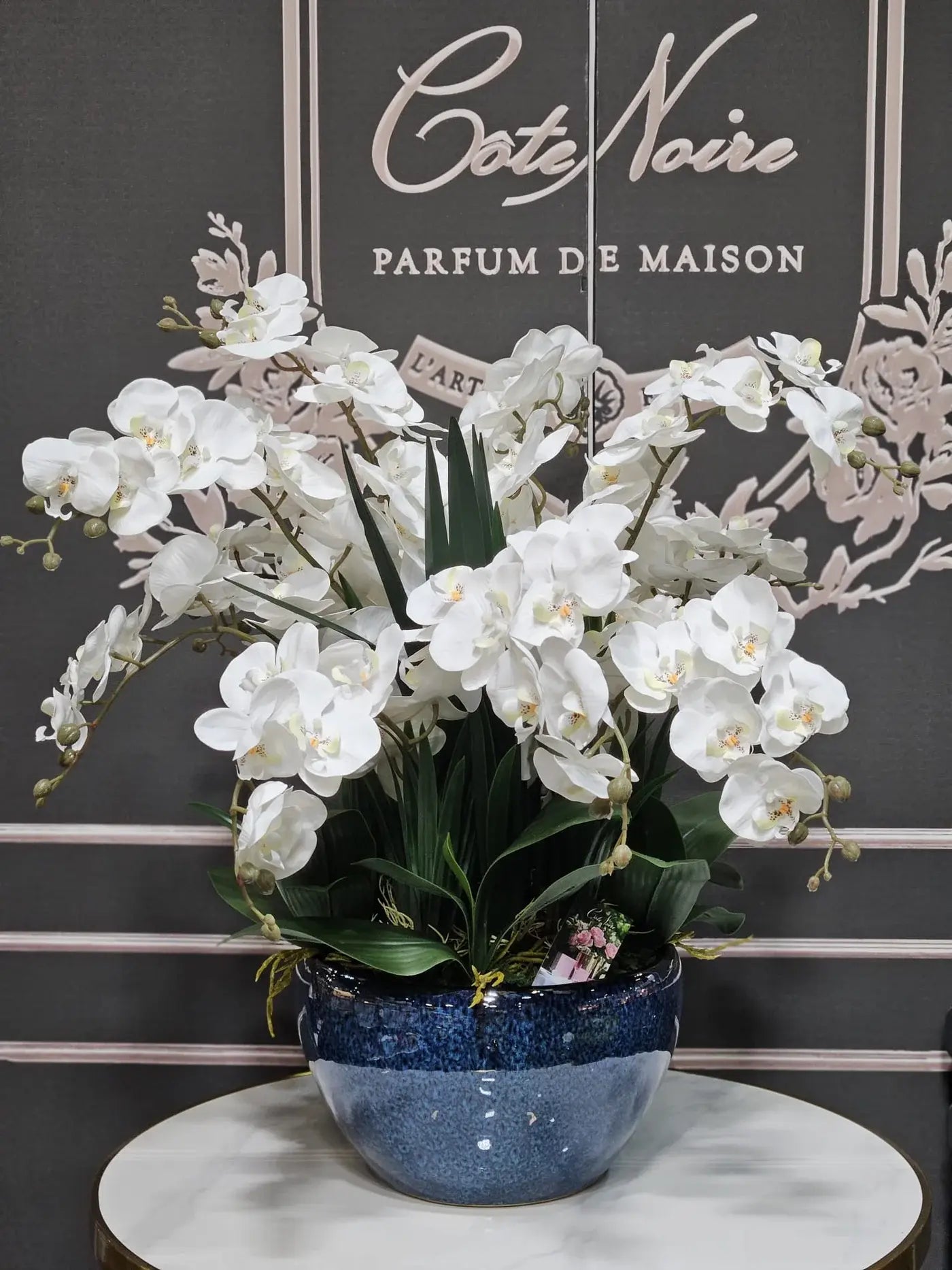 Prachtvolles Bouquet weißer Orchideen – ideale Duftblumen für Hochzeit und Empfang