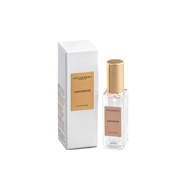 amourose 12ml parfumflasche. daneben verpackung in weiss gold. weisser hintergrund.