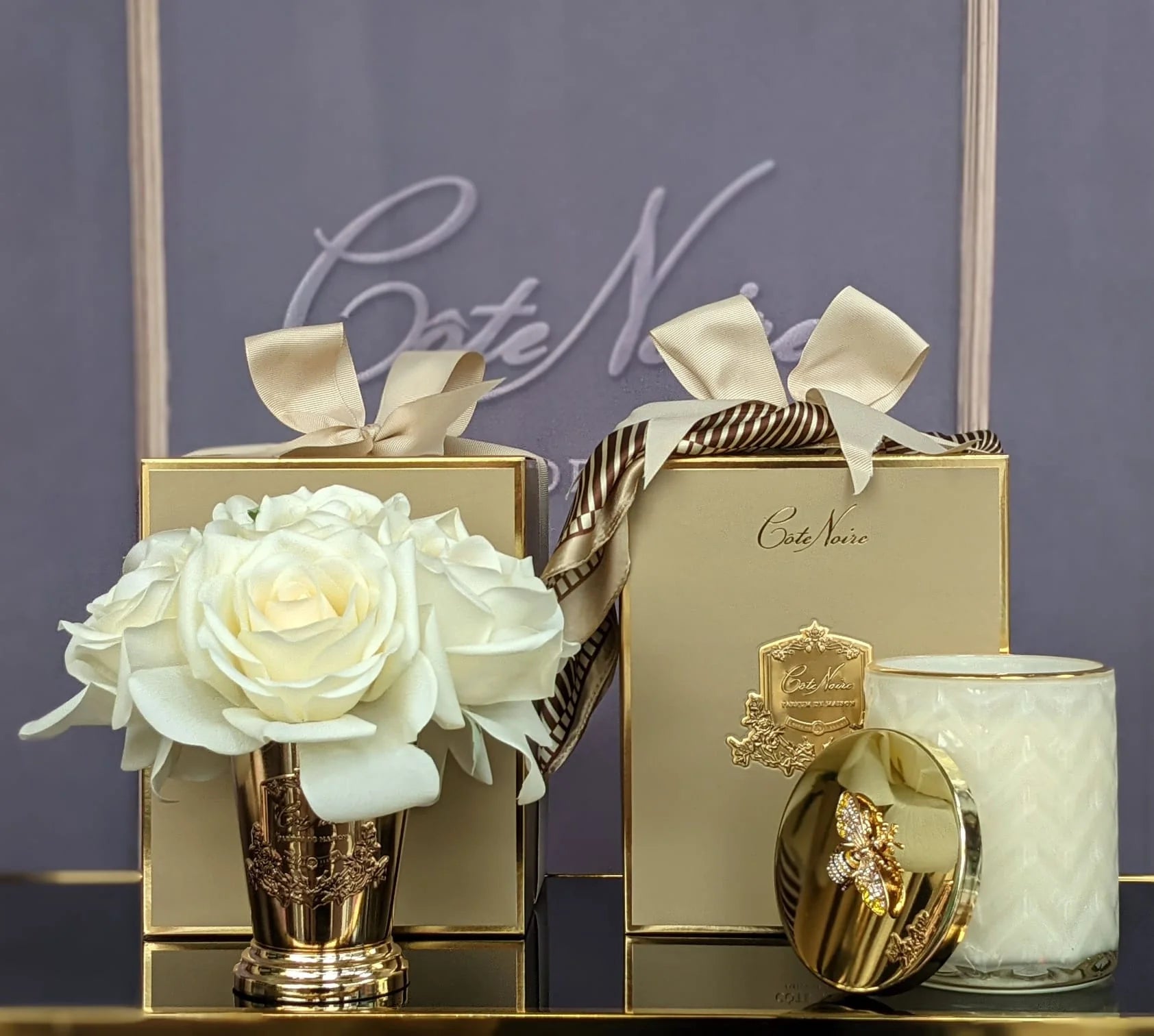 passendes set aus sieben rosen duftblume und herringbone duftkerze blonde vanilla mit identischen geschenkboxen.