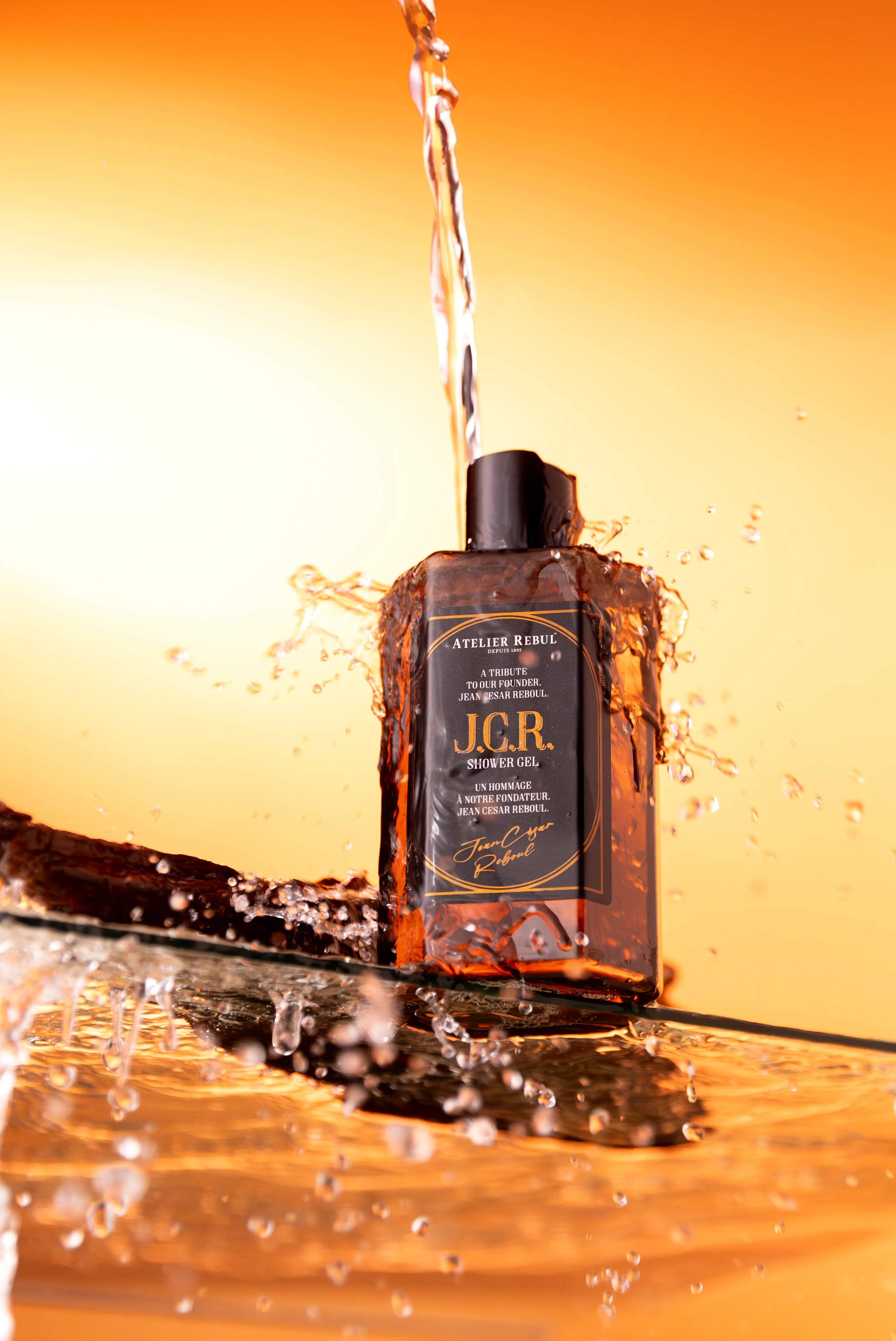J.C.R. Duschgel 250ml in Wasser – intensive Frische und Duftkomposition mit Vetiver