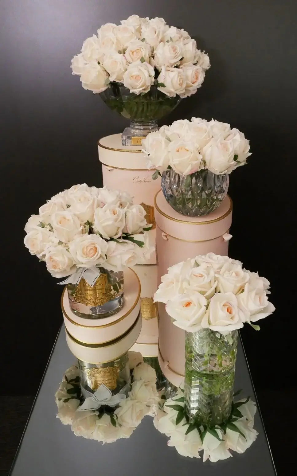 Komplette Blush Duftblumen-Kollektion mit rosa Geschenkverpackung – edle Dekoration mit künstlichen Rosen in Glasvasen