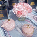 pink peony set mit round art duftkerze, art duftkerze und duftblume mit pinken rosen.