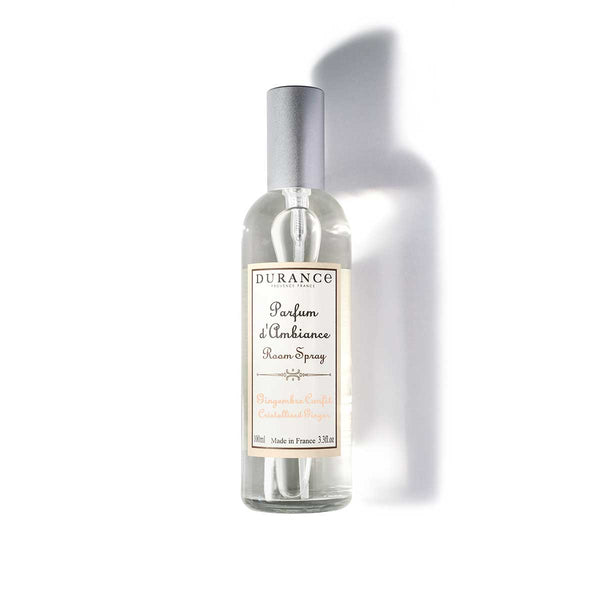 durance raumspray kandierter ingwer auf weisser unterlage liegend. mit silbernem abnehmbaren deckel.