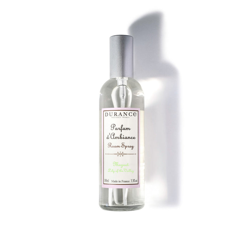durance raumspray maigloeckchen auf weisser unterlage liegend. mit silbernem abnehmbaren deckel.